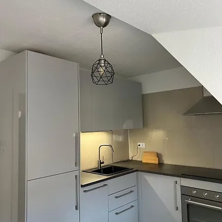 Lana Φρόιντενσταντ